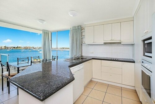 Amazing Waterfront Views Sunshine Coast H330, Забронировать Апартаменты/квартира Апартаменты Мулулаба, рядом с The Surf Club Mooloolaba, Апартаменты/квартира