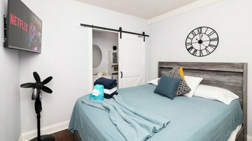 Seminole Heights Retreat B, Забронировать Отель Тампа штат Флорида, рядом с Fun Lan Drive In