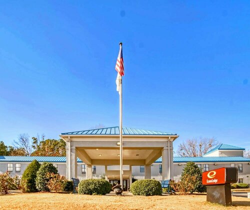 Econo Lodge Raleigh near Walnut Creek Amphitheatre, Забронировать Отель Роли Raleigh-Durham Metropolitan Area