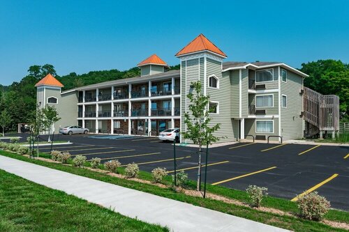 Gold Coast Inn ⁀➷ Breathtaking Sunsets ➠ Standard Lake View Room ➠ 106, Забронировать Отель Траверс-Сити штат Мичиган