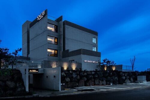 Snob Boutique Hotel Jeju, Забронировать Бутик-отель Отели Согвипхо с парковкой, Парковка