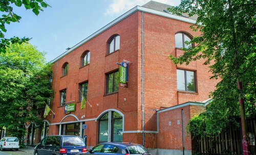 HI Brussels Generation Europe Hostel, Забронировать Хостел Брюссель Брюссельский столичный регион, рядом с Концертный зал Brussels Event Brewery