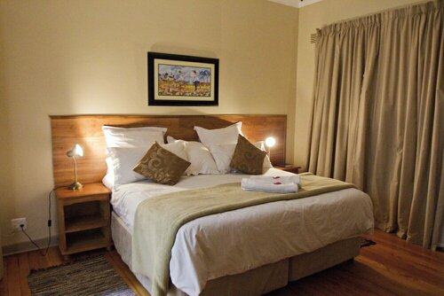 Sunrock Guesthouse, Забронировать Гостевой дом Отели Кемптон-Парк с парковкой, Парковка
