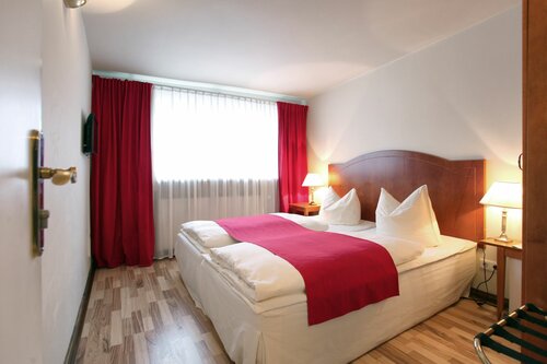 Safestay Berlin Kurfurstendamm, Забронировать Отель Отели Берлина 3 звезды, рядом с Церковь кайзера Вильгельма, 3*