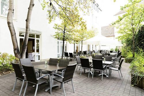 Dorint Hotel Würzburg, Забронировать Отель Отели Вюрцбурга с парковкой, рядом с Вюрцбургский собор, Парковка