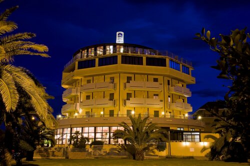 David Palace Hotel, Забронировать Отель Фермо Марке