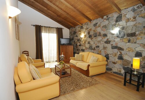 Hotel Quinta do Serrado, Забронировать Отель Отели Порту-Санту с парковкой, Парковка