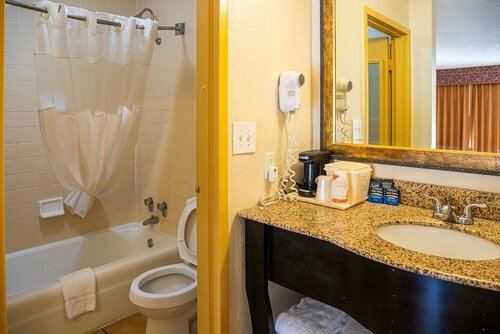Quality Inn Richmond Hill - Savannah I-95, Prenota Hotel Hotel a Georgia con parcheggio, Parcheggio