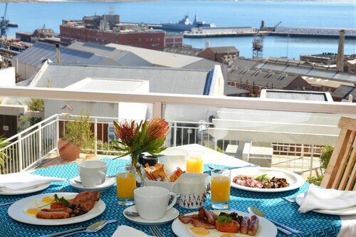 The Grosvenor Guest House, Book Pension Hoteller i Simonʼs Town med pool, Swimmingpool