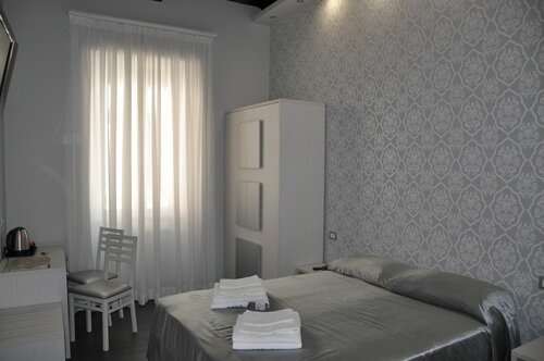 Imperial Suite Guest House, Забронировать Отель Отели Рима с завтраком, рядом с Площадь Пьяцца Барберини, Завтраки