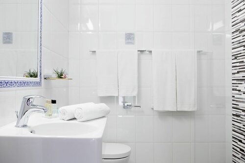 Hostal Alhambra, Забронировать Отель Отели Axarquía с парковкой, Парковка