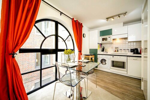 JOIVY Splendid 1 Bedroom Flat near St. Paul's Cathedral, Забронировать Апартаменты/квартира Отели Большого Лондона с парковкой, Парковка
