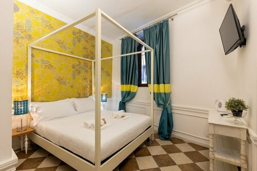 Domus Luxury Suite, Забронировать Отель Отели Рима с парковкой, рядом с Колизей, Парковка
