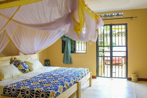 Cycad Entebbe Guest House, Забронировать Гостевой дом Отели Острова Нгамба с завтраком, Завтраки