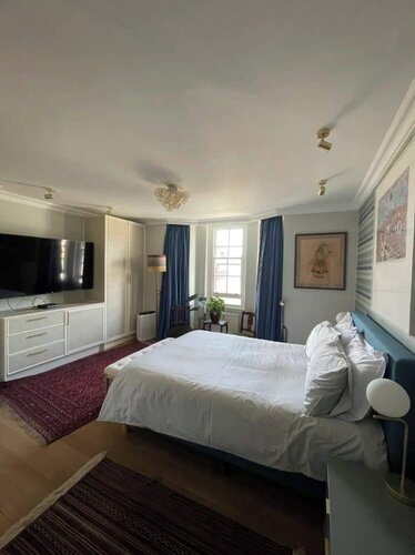 Vibrant & Art-filled 2bd Haven - Victoria, Забронировать Отель Лондон Большой Лондон