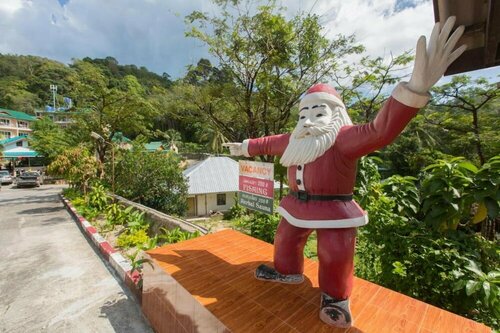 Patong Rai Rom Yen Resort SHA, Забронировать Курортный отель Патонг-Бич Пхукет