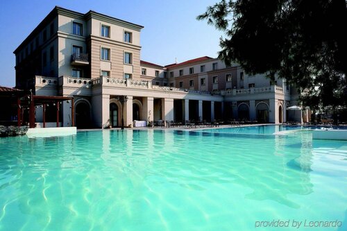 Grecotel Larissa Imperial, Réserver Hôtel Hôtels à Thessalia avec parking, Parking