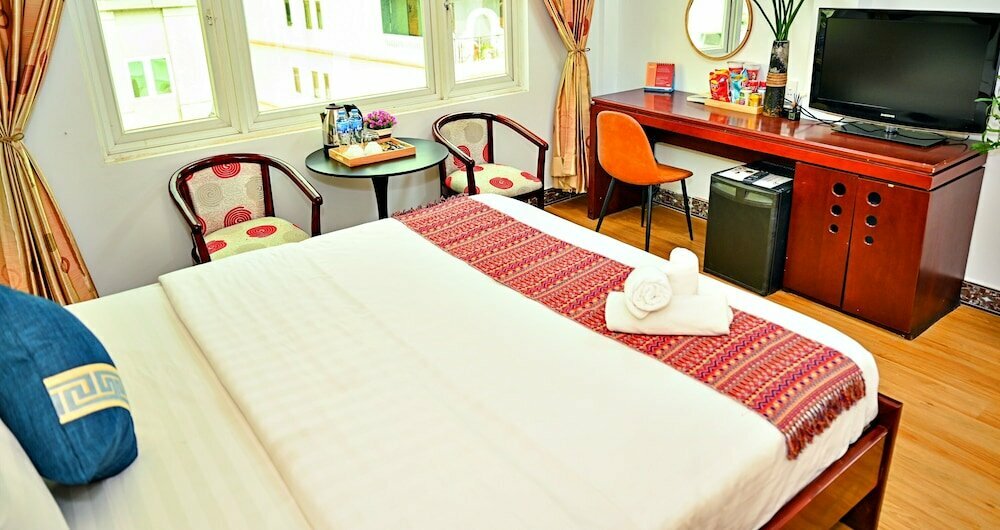 Hanz Cosmos Central Hotel