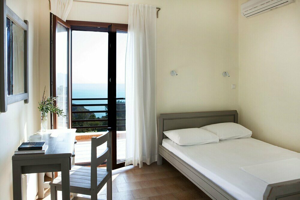 Family Vacation home with Views in Heart of Mani