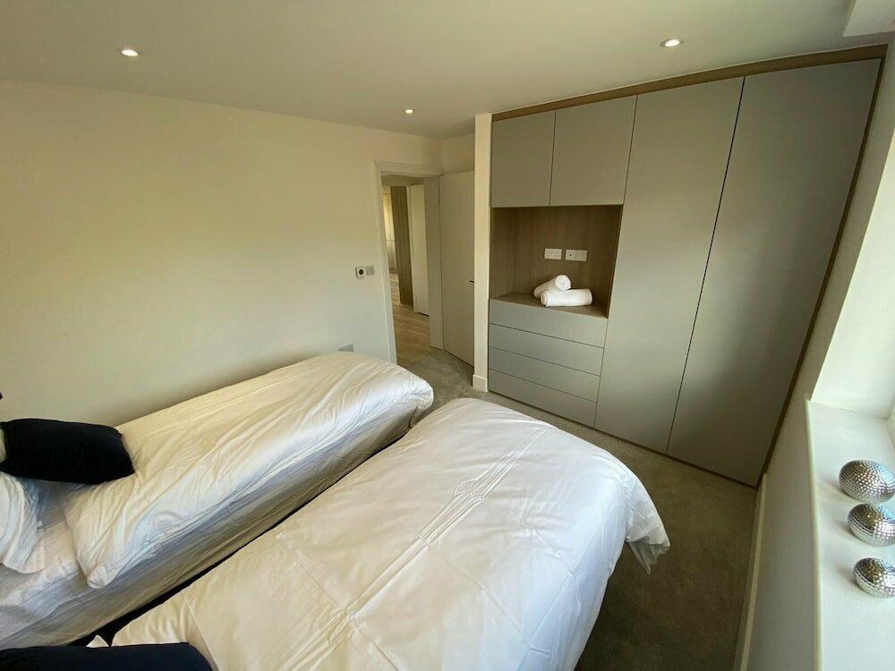 Amazing 2 Bed Flat with Parking