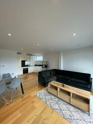 Bright & Modern 2 Bedroom Flat W/balcony - Whitechapel!, Забронировать  Лондон Большой Лондон, рядом с Станция метро Wapping