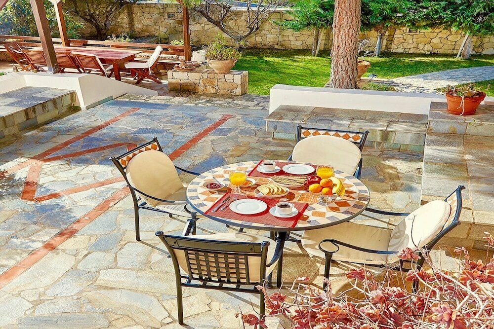 Villa Karteros with private pool