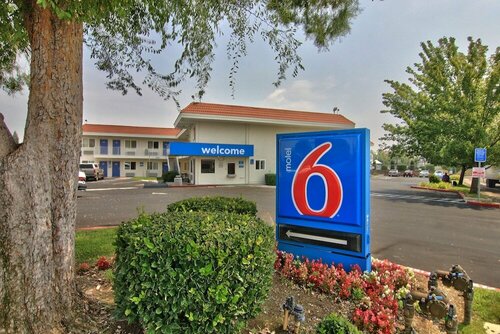 Motel 6 Sacramento North, Rezervați Motel Downtown Sacramento Sacramento