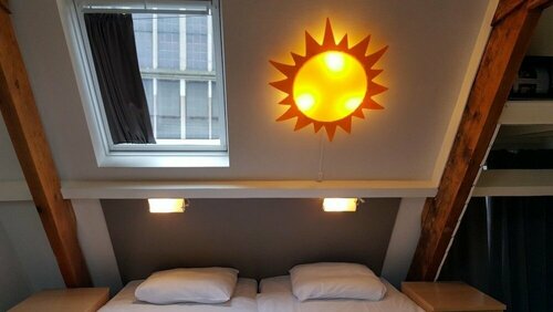 Hotel Corner House, Забронировать Отель Амстердам - центр города Амстердам, рядом с Comedy Café Amsterdam