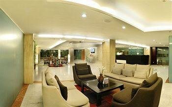 Iris Park Hotel New Delhi, Забронировать Отель Сафдарджанга Энклав 