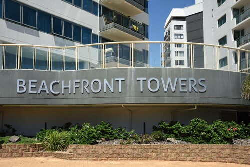 Beachfront Towers Apartments, Book Lejlighed Hoteller i Sunshine Coast med parkering, Parkering