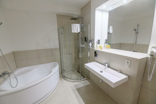 Hotel Luna, Забронировать Отель Отели Оффенбах с парковкой, рядом с Библиотека Оффенбах, Парковка