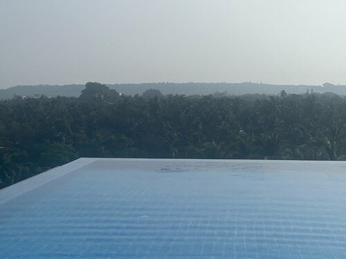 The Fern Habitat, Candolim, Goa, Varaa Hotelli Pohjois-Goa hotellit, joissa on uima-allas, Uima-allas