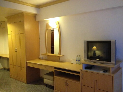 Maneerote Hotel, Забронировать Отель Сурин Surin Province