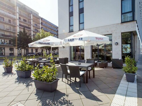 DORMERO Hotel Frankfurt, Забронировать Отель Отели земли Гессена с парковкой, Парковка
