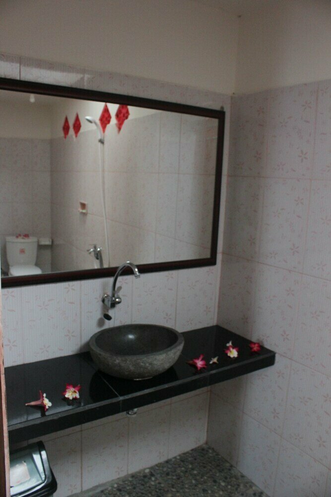 Krisna Bungalows And Restaurant