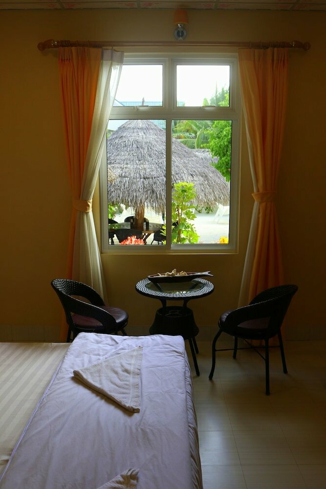 Ras Beach Inn