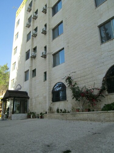 Sufara Hotel Suites, Забронировать Отель Отели Аммана с завтраком, рядом с Zahran Palace, Завтраки