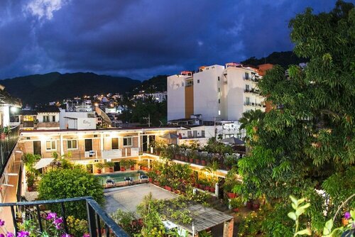 Hotel Posada De Roger - Near Los Muertos Beach, Забронировать Отель Пуэрто-Вальярта Халиско