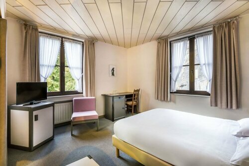 Hotel Le Postillon, Забронировать Отель Отели Upper-Sure с парковкой, Парковка