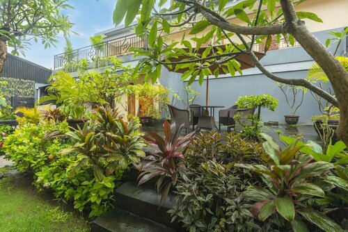 Liliy Guest House Kuta, Забронировать Гостевой дом Отели Бадунг с парковкой, Парковка