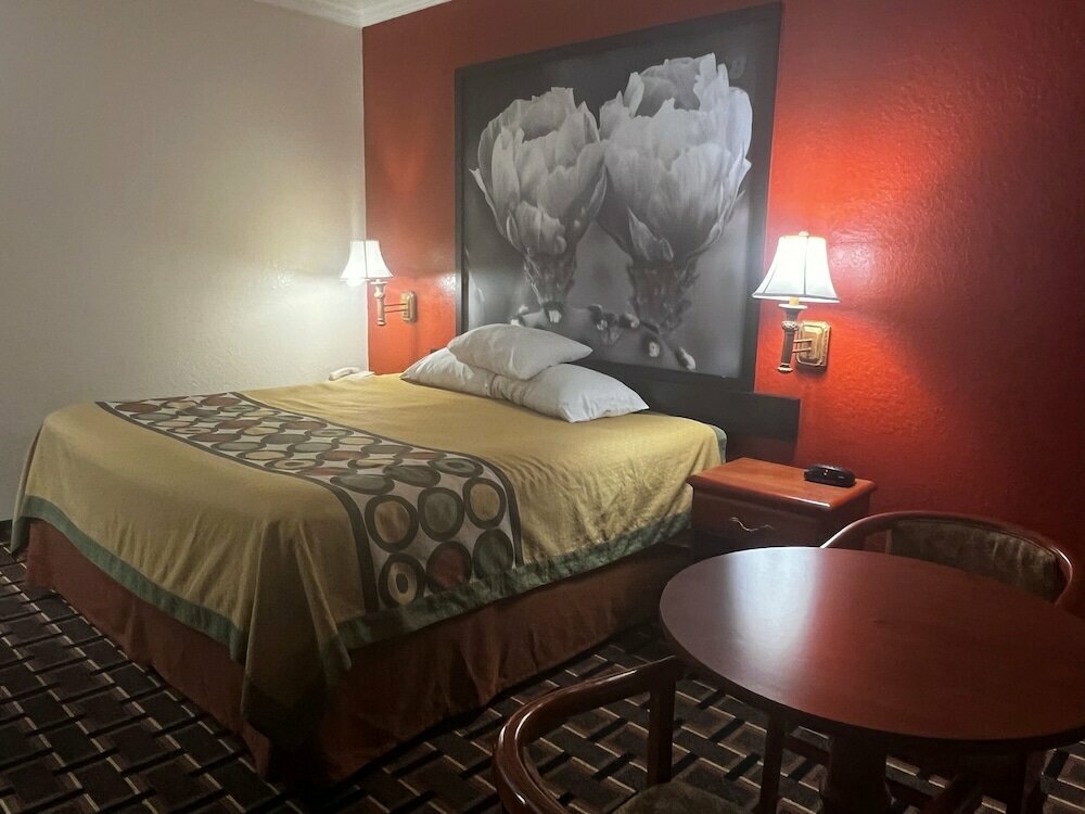 Super 8 by Wyndham Brookshire TX