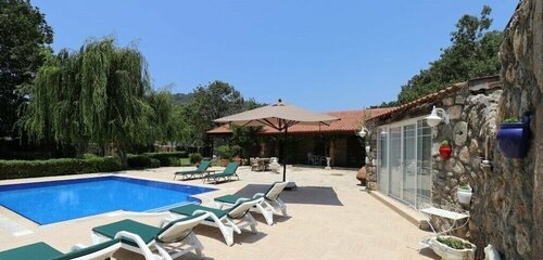 Villa BLN1 by JoyLettings, Забронировать Вилла Отели Овачик с парковкой, Парковка