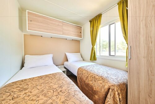 Camping Stella Maris Mobile Homes, Забронировать Кемпинг Бизнес-отели Умаг, рядом с Church of Saint Mary and Saint Peregrine, 4* 5*