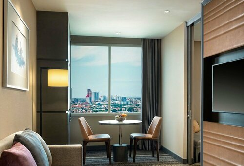DoubleTree by Hilton Surabaya, Забронировать Отель Отели провинции Восточной Явы 5 звезд, 5*