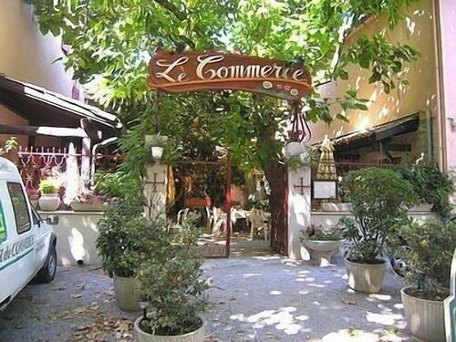 Hotel Le Commerce, Rezervați Hotel Hoteluri în Gers cu mic dejun, Mic dejun