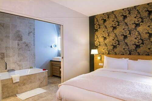 Chateau De Massillan, Book Hotel Hoteller i Rhône-Alps med parkering, Parkering