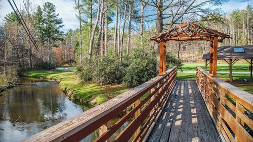 Fairway Forest, Забронировать Курортный отель Сапфир Аппалачи