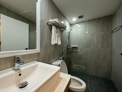 Dhevaraj Hotel, Забронировать Отель Недорогие отели Северного Таиланда, недорого