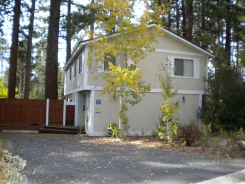 2853 Springwood Dr., Забронировать Дом для отпуска Саут-Лейк-Тахо South Lake Tahoe Area, рядом с Tahoe Mountain Wedding Chapel