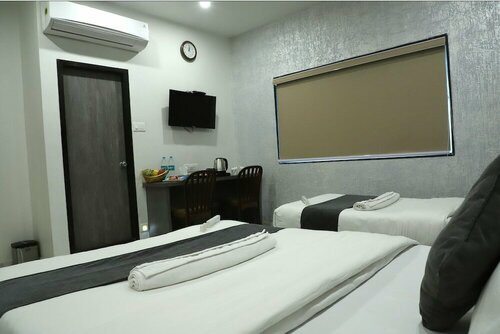 Hotel Urban, Varaa Hotelli Surat Gujarat